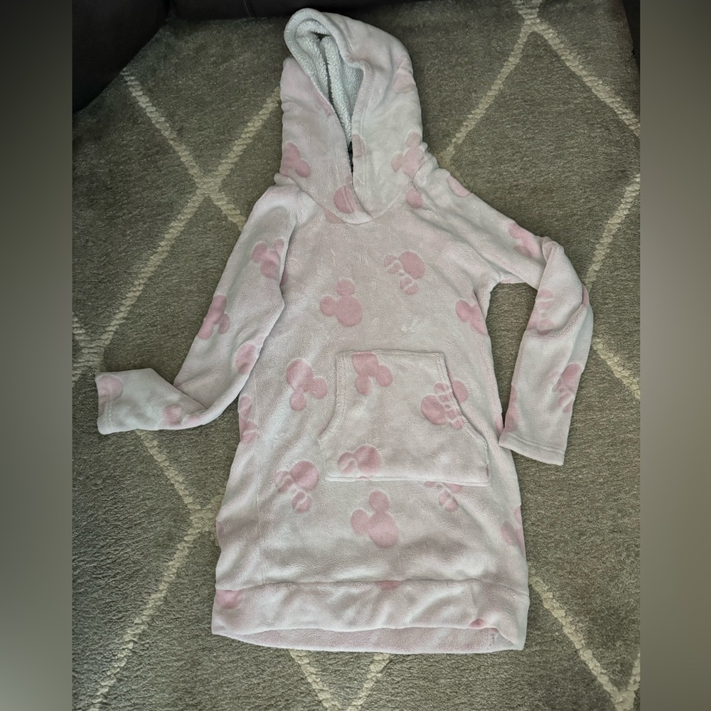 Disney Snuggie size women’s small.